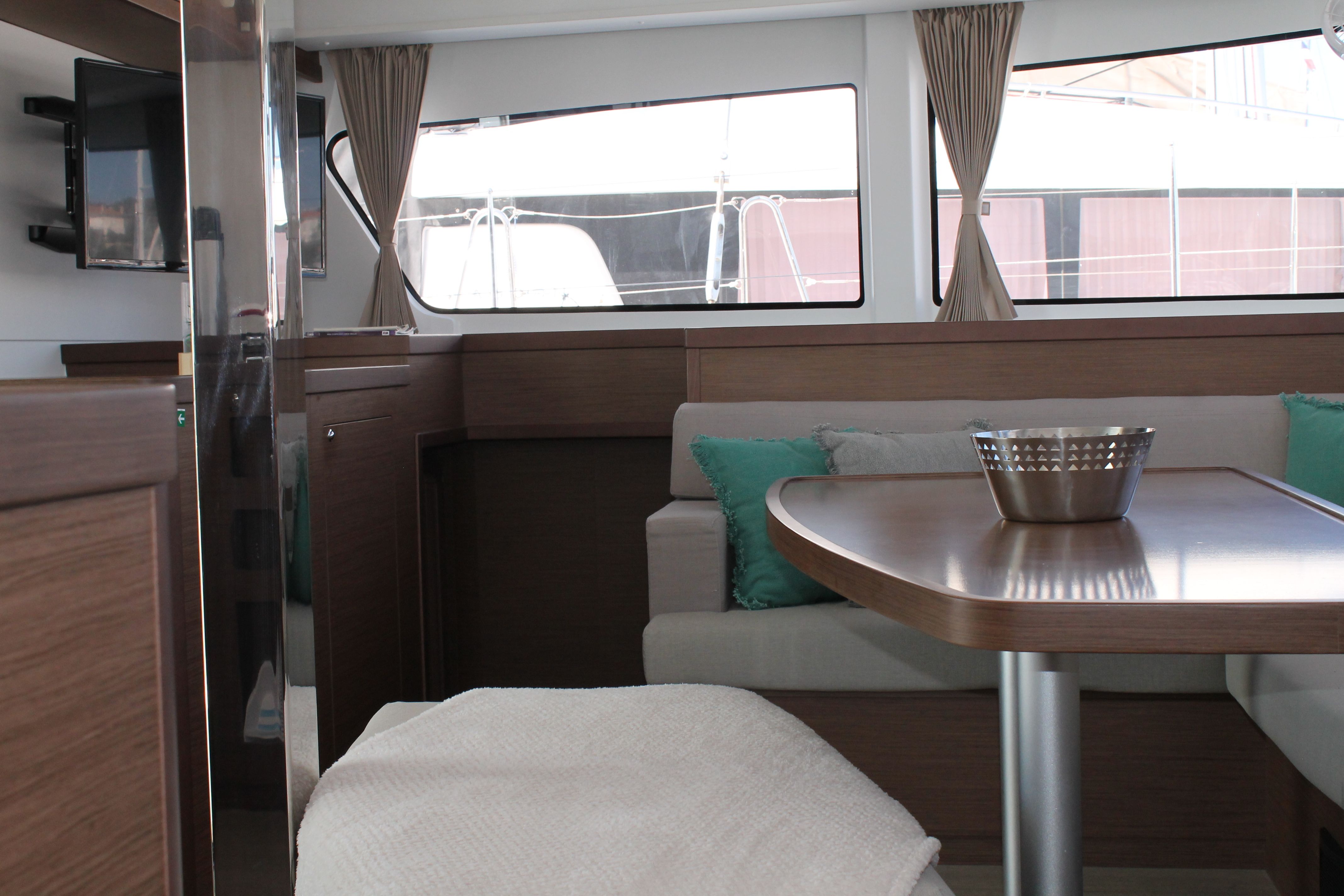 Lagoon 42 | Double Trouble