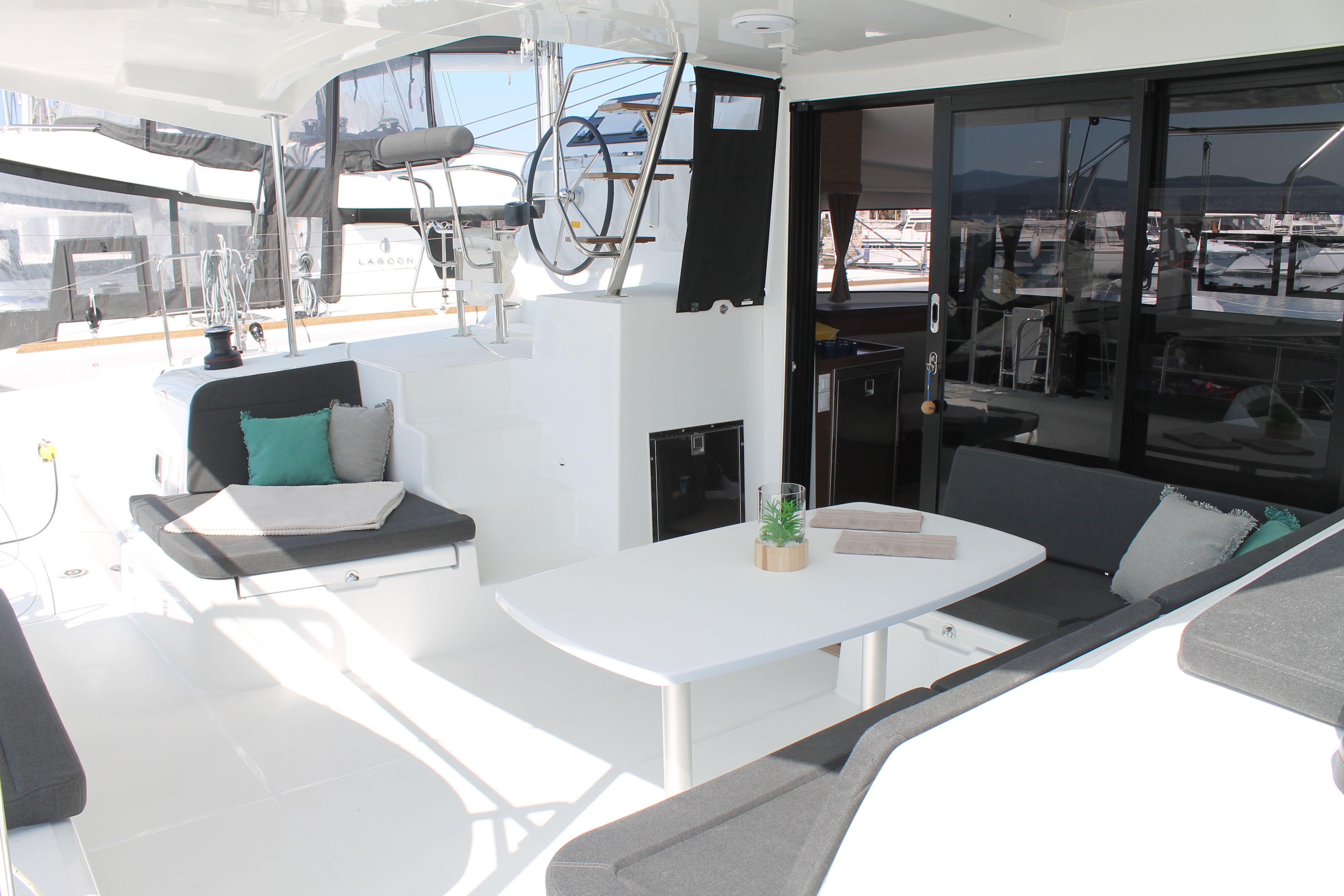 Lagoon 42 | Double Trouble