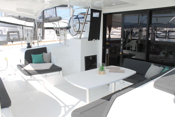 Lagoon 42 | Double Trouble