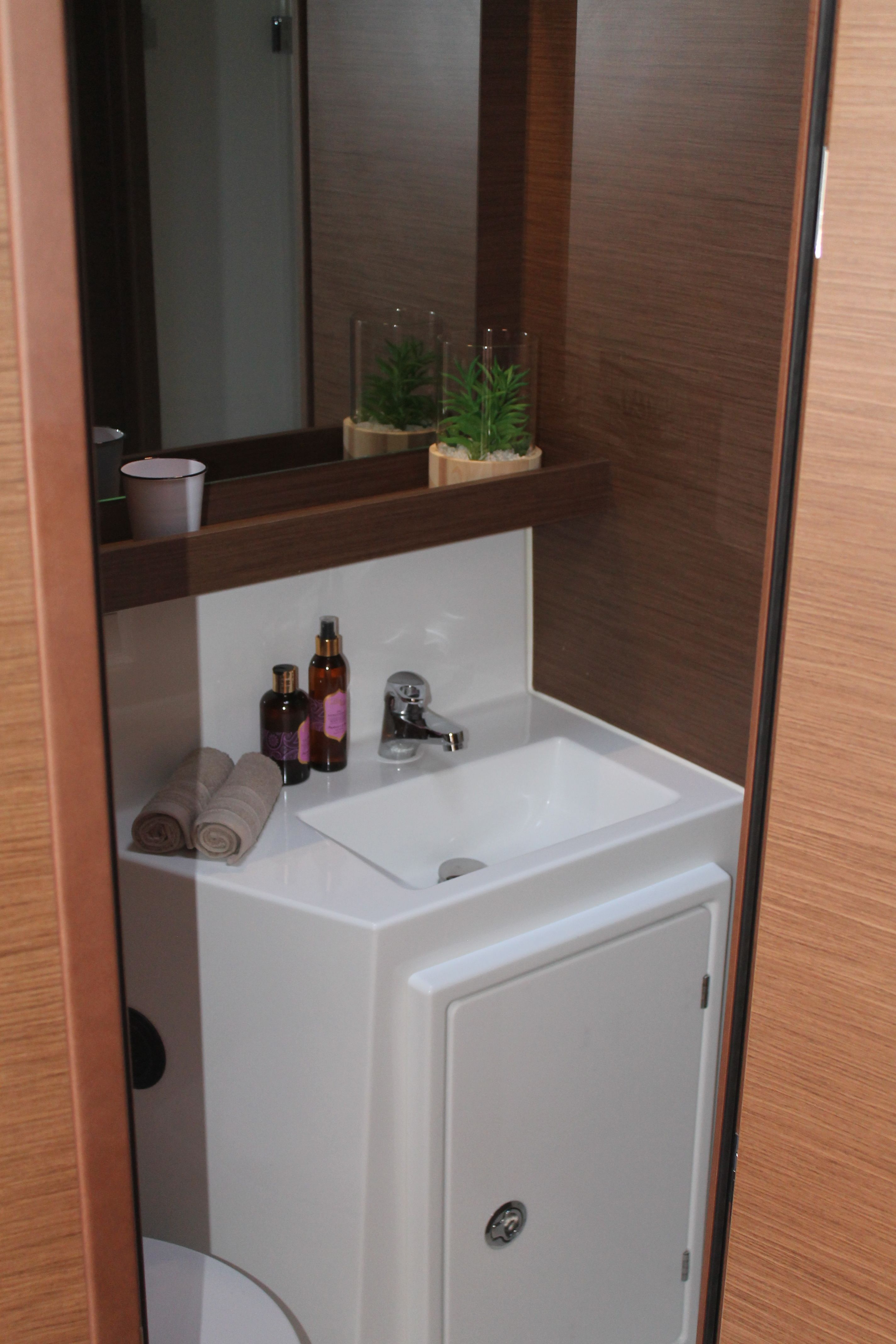 Lagoon 42 | Double Trouble