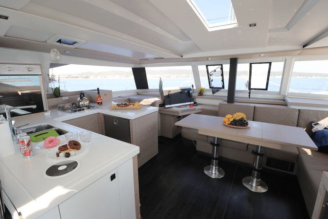Fountaine Pajot Astrea 42 | Mouse