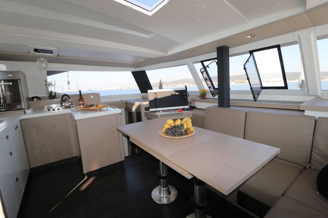 Fountaine Pajot Astrea 42 | Mouse