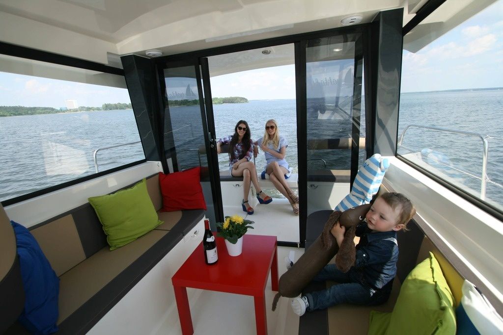 Delphia 1350 | Madam