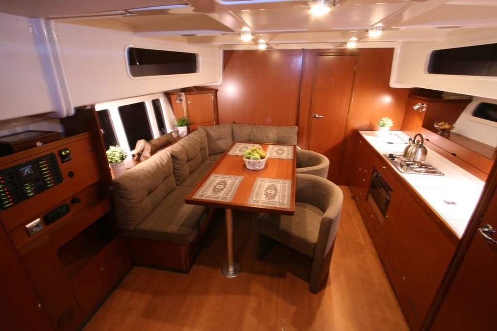 Delphia 1350 | Madam