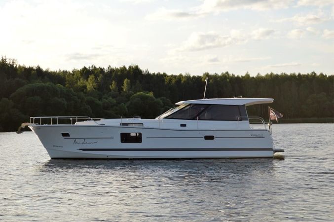 Delphia 1350 | Madam