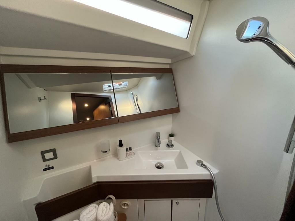 Beneteau Oceanis 46.1 | Nauti Buoy