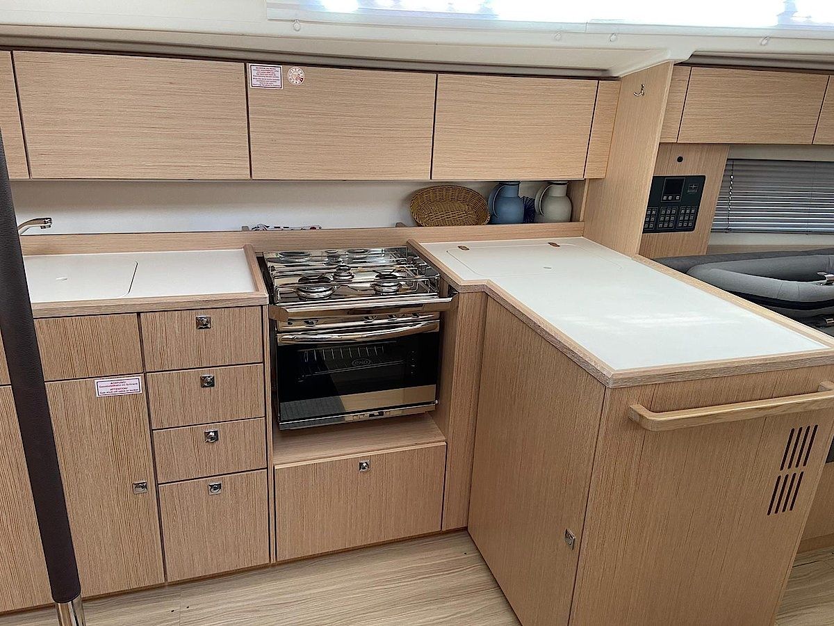 Bavaria C42 | Seawave