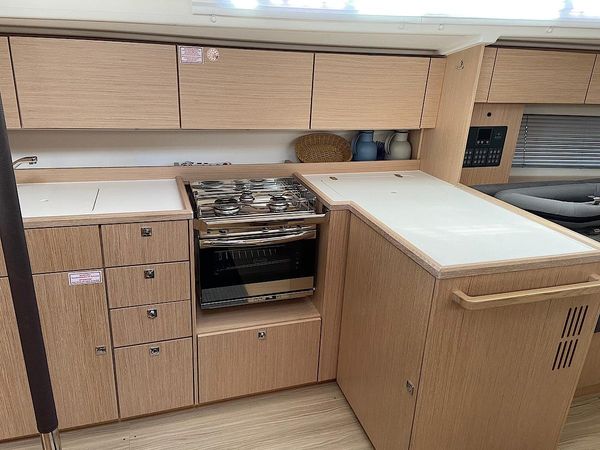 Bavaria C42 | Seawave