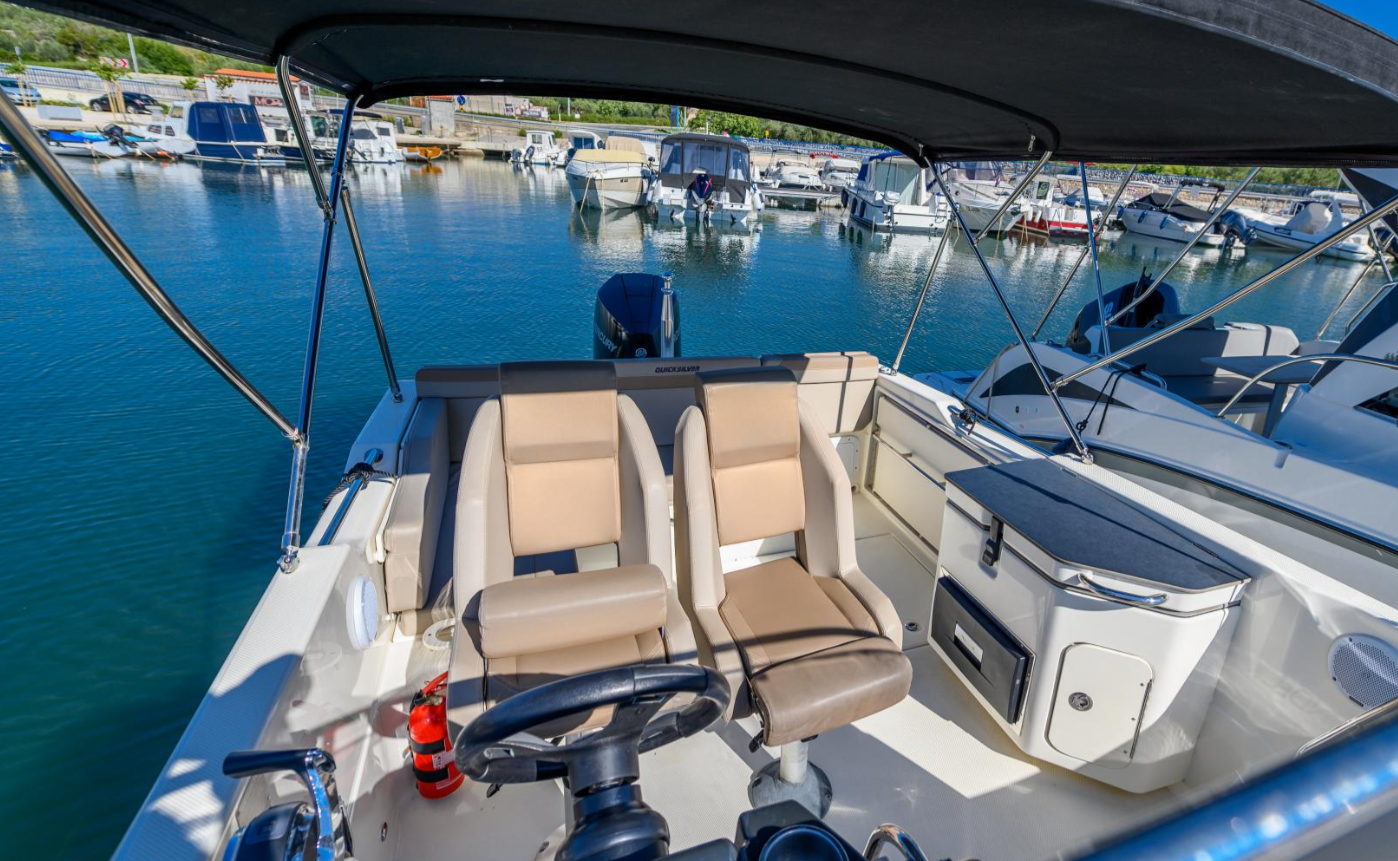 Quicksilver 755 Sun Deck | 454 KK