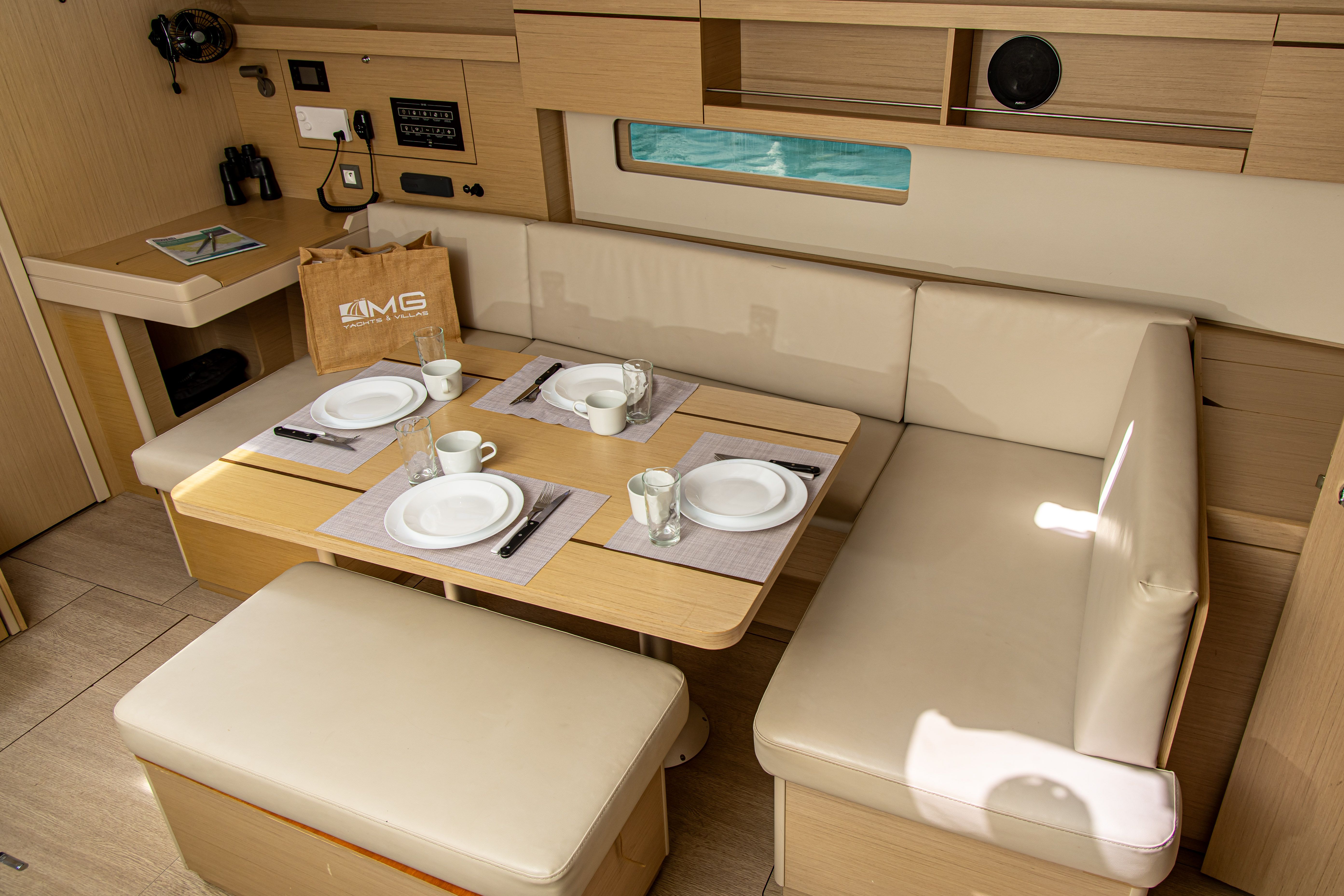 Beneteau Oceanis 40.1 | Fots