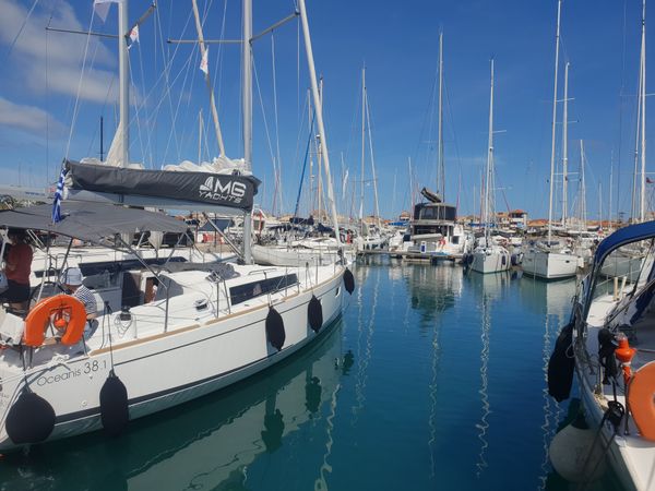 Beneteau Oceanis 38.1 | The Boss