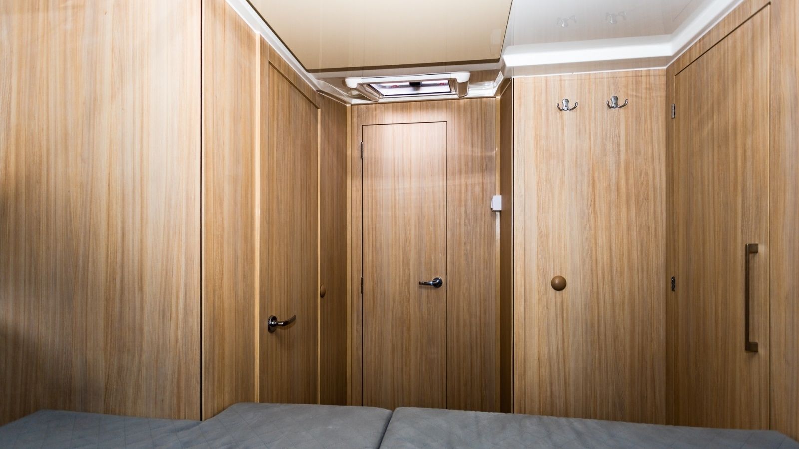 Cobra Yachts 40 | Bella Graphite