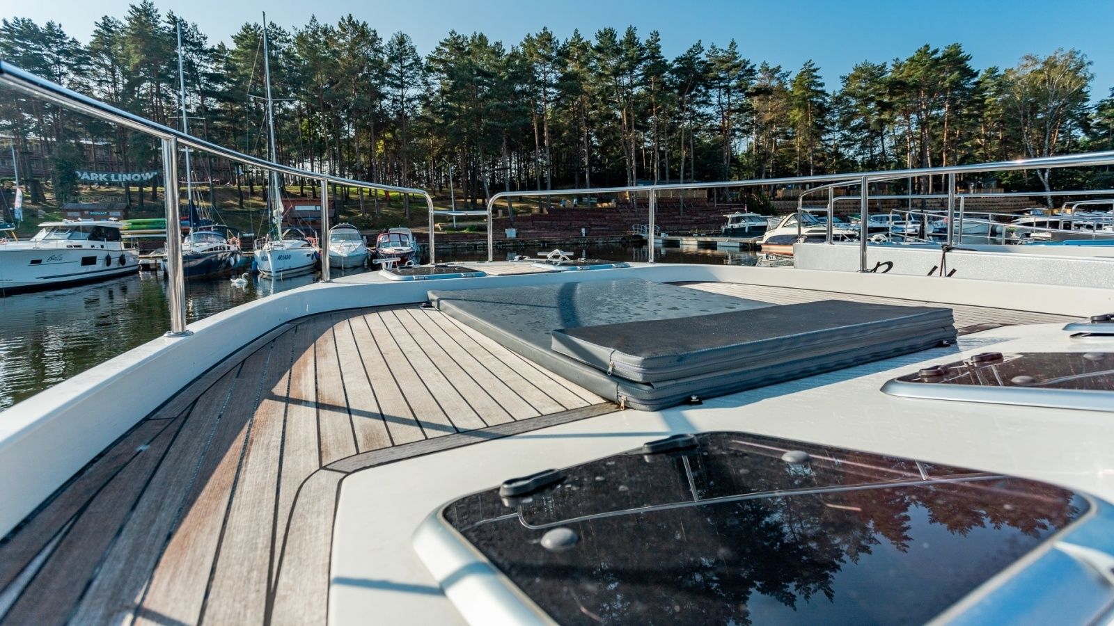 Cobra Yachts 40 | Bella Graphite