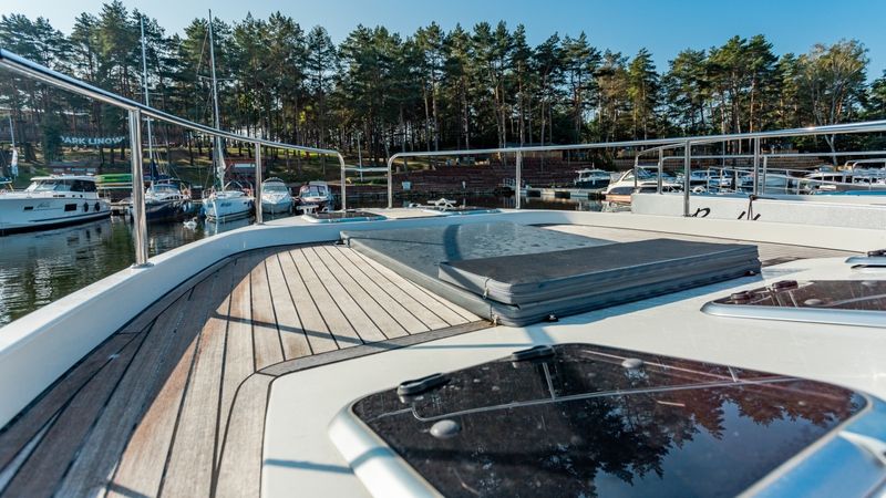 Cobra Yachts 40 | Bella Graphite