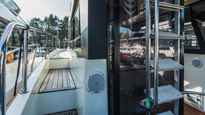 Cobra Yachts 40 | Bella Graphite