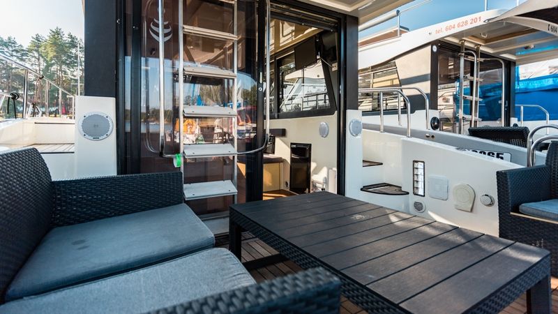 Cobra Yachts 40 | Bella Graphite