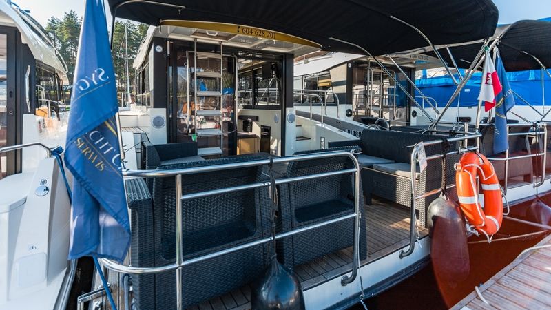 Cobra Yachts 40 | Bella Graphite