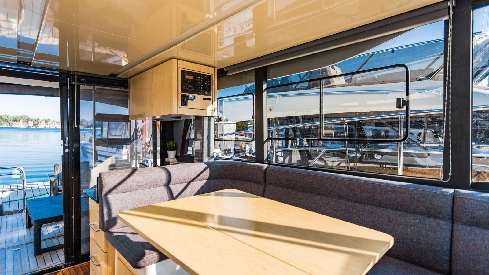 Cobra Yachts 40 | Bella Graphite
