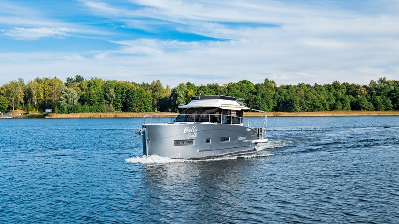 Cobra Yachts 40 | Bella Graphite