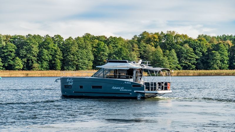 Cobra Yachts 40 | Bella Graphite