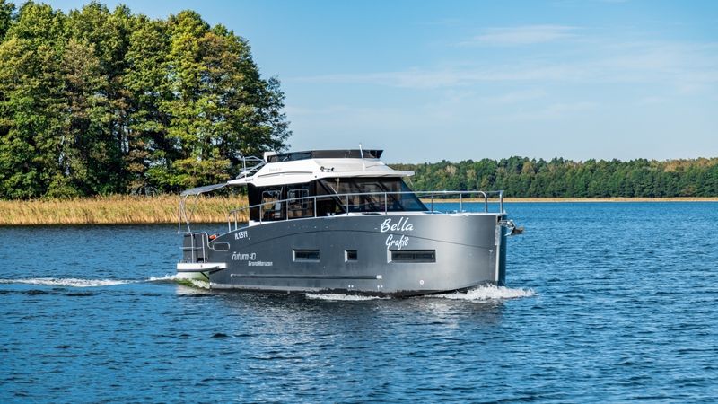 Cobra Yachts 40 | Bella Graphite