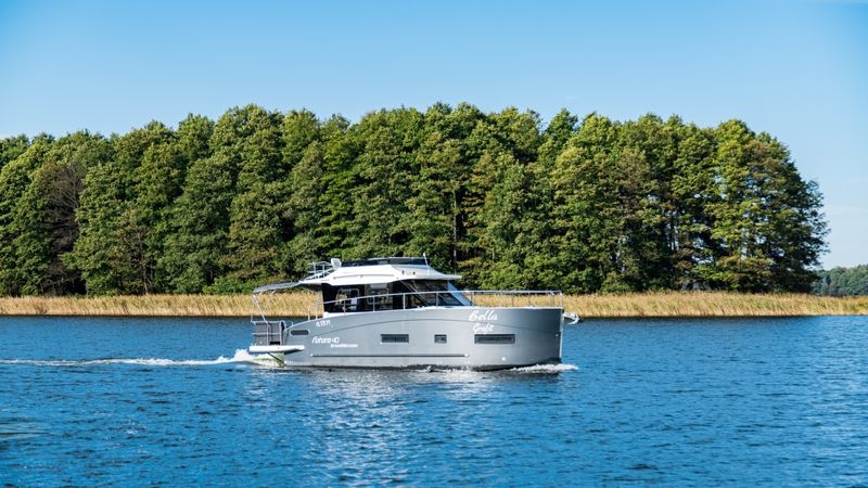 Cobra Yachts 40 | Bella Graphite