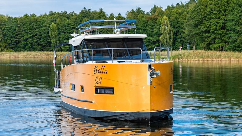 Cobra Yachts 36 | Bella Gold