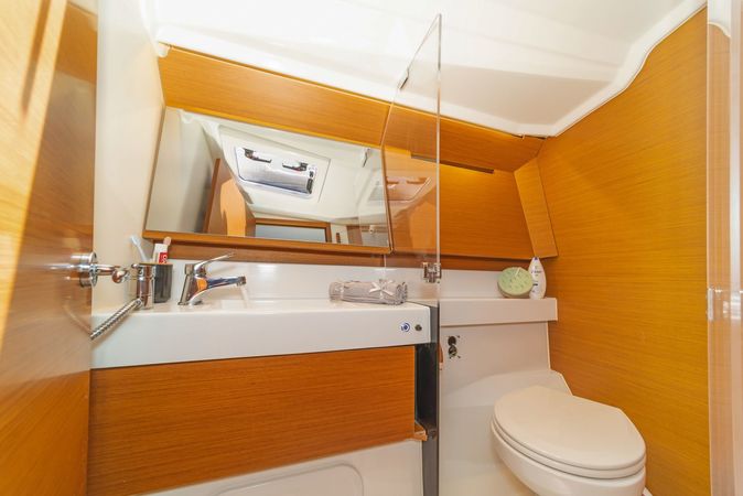 Jeanneau Sun Odyssey 410 | Sea Whisper