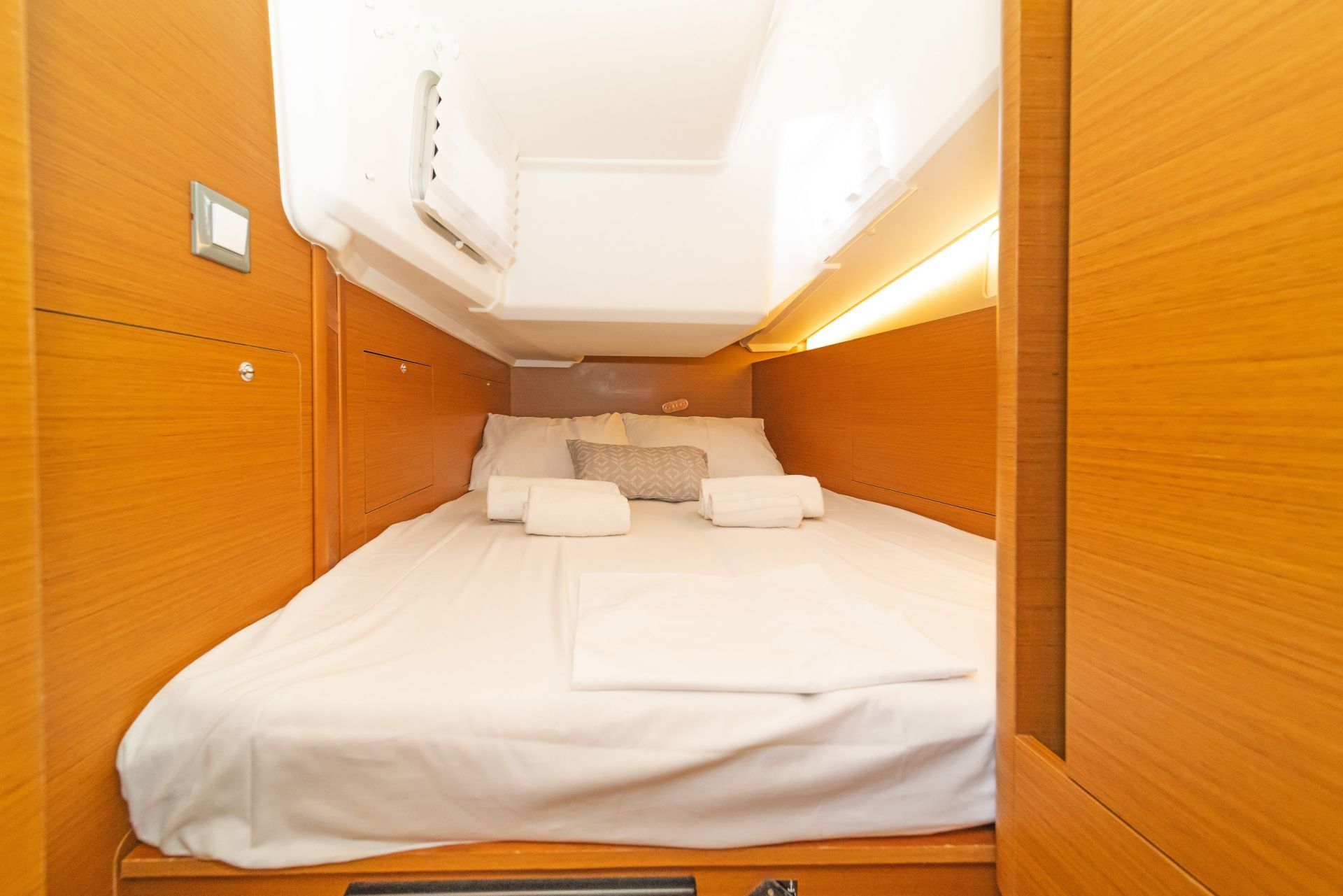 Jeanneau Sun Odyssey 410 | Sea Whisper