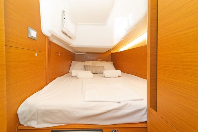 Jeanneau Sun Odyssey 410 | Sea Whisper