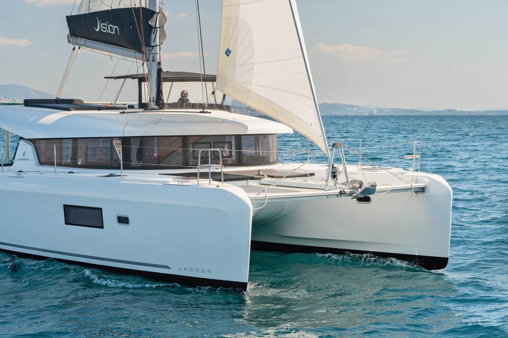 Lagoon 42 | White Waves