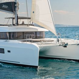 Lagoon 42 | White Waves