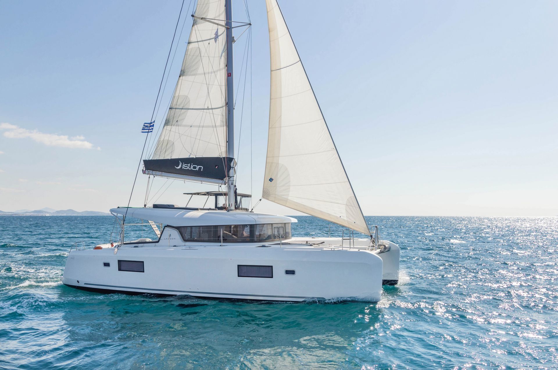 Lagoon 42 | White Waves