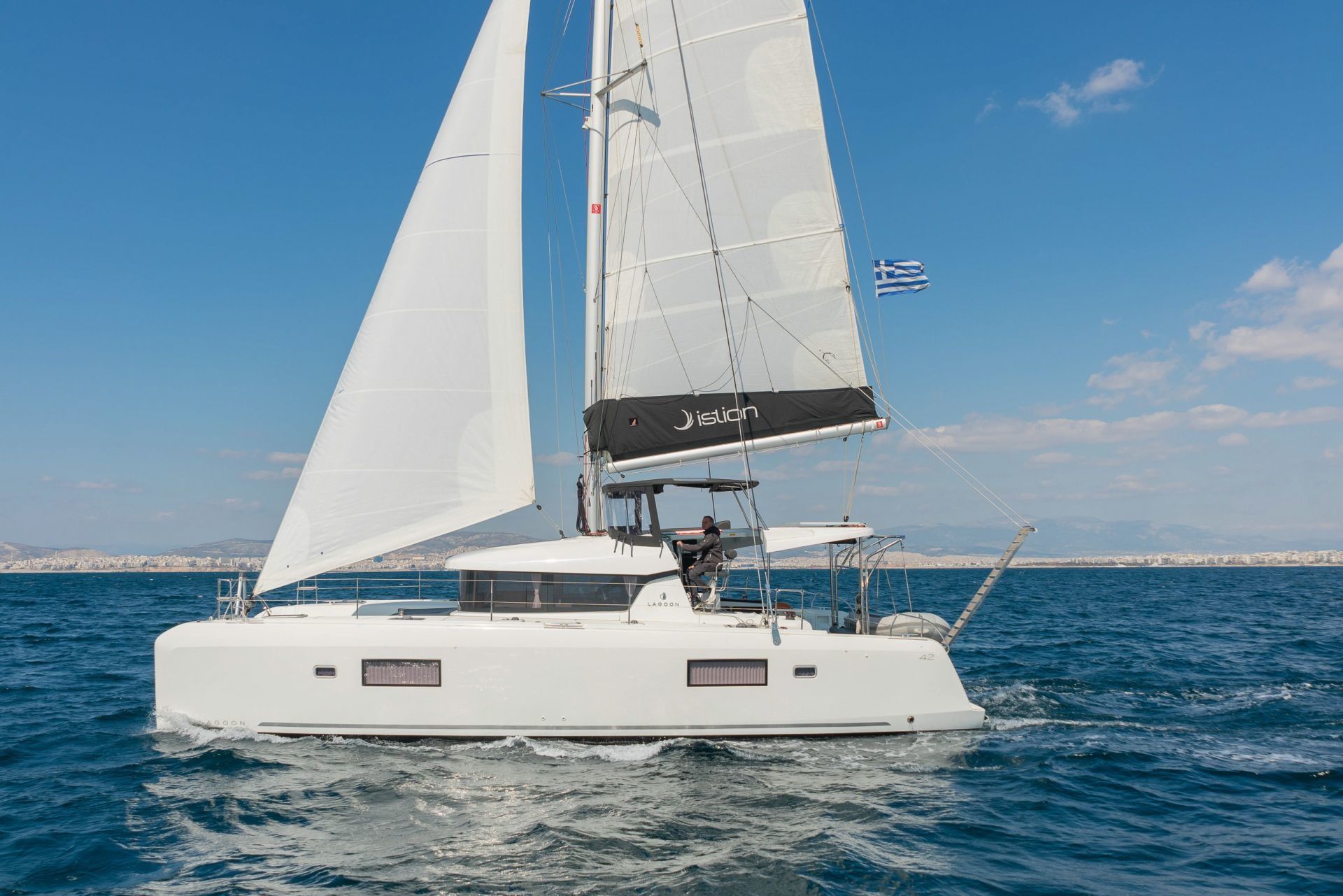 Lagoon 42 | White Waves