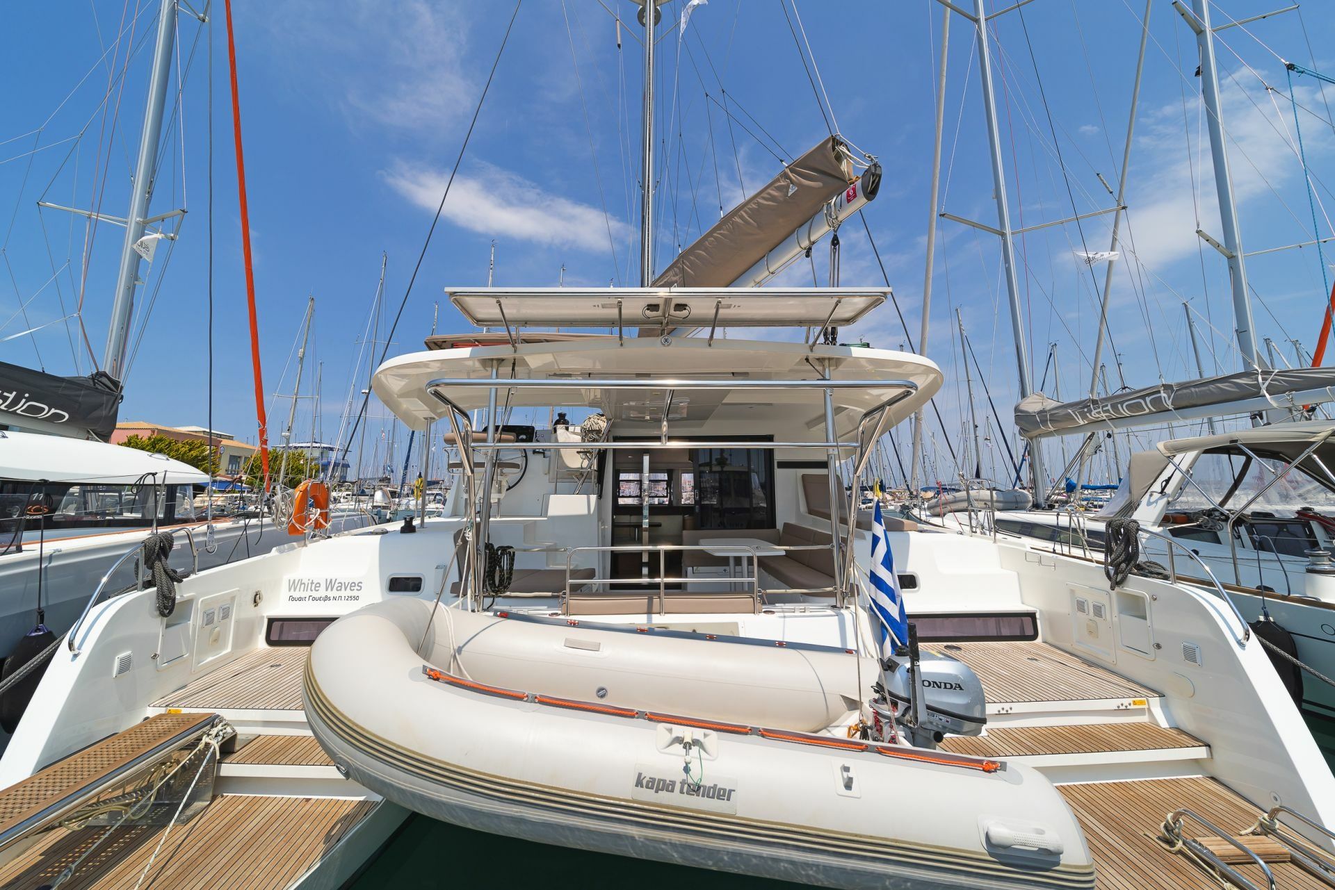 Lagoon 42 | White Waves