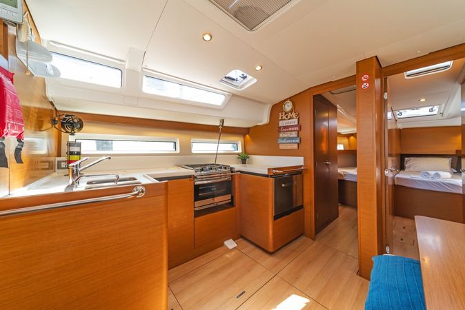 Jeanneau Sun Odyssey 490 | Marina 2