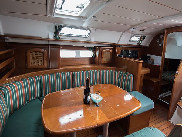 Beneteau Oceanis Clipper 411 | Messalina