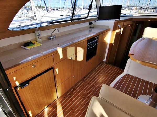 SAS Vektor Adriana 36 | Iris