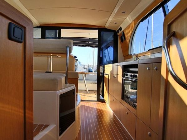 SAS Vektor Adriana 36 | Iris