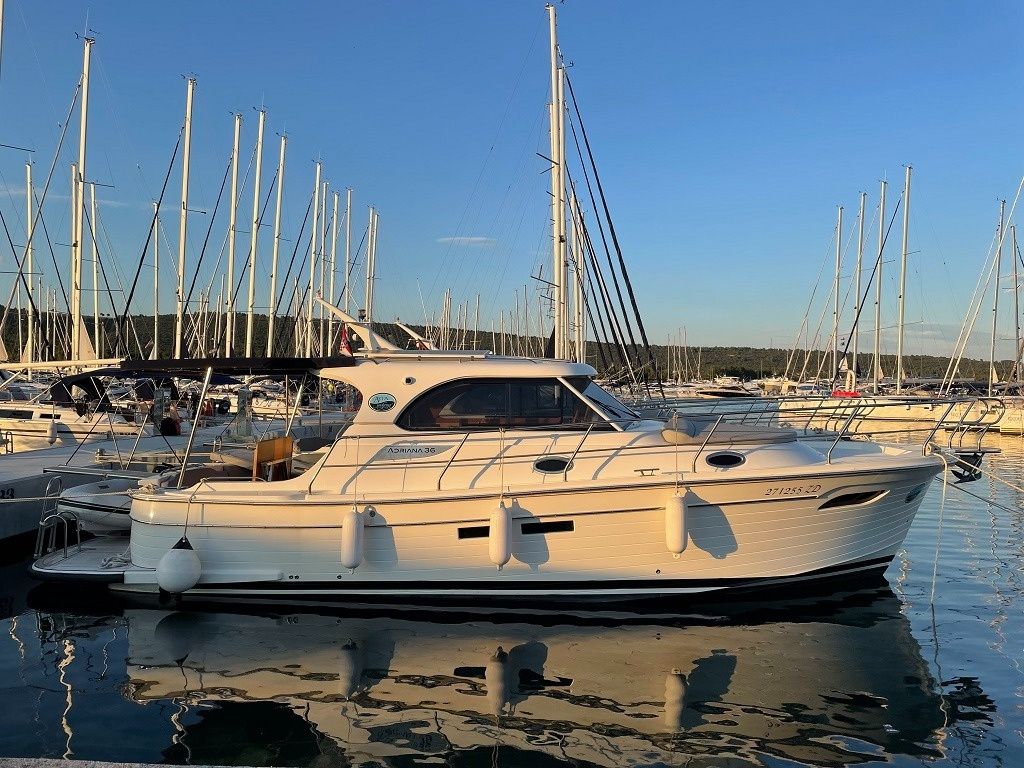 SAS Vektor Adriana 36 | Iris
