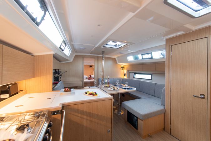 Bavaria C42 | Karpouzi