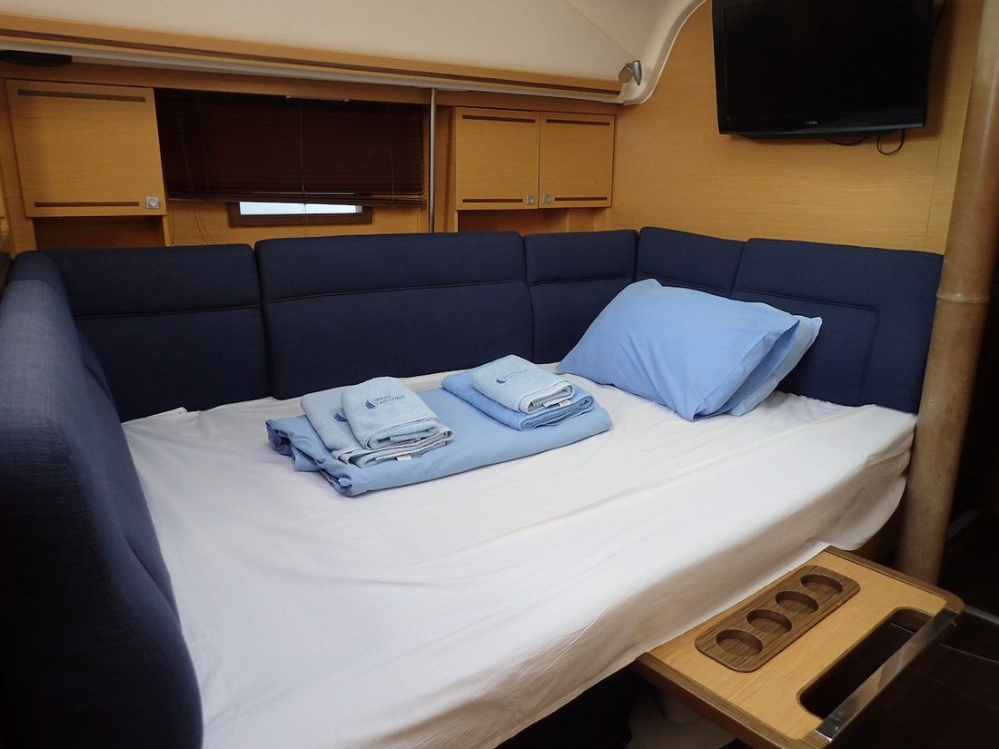 Elan 444 | Moon Shadow