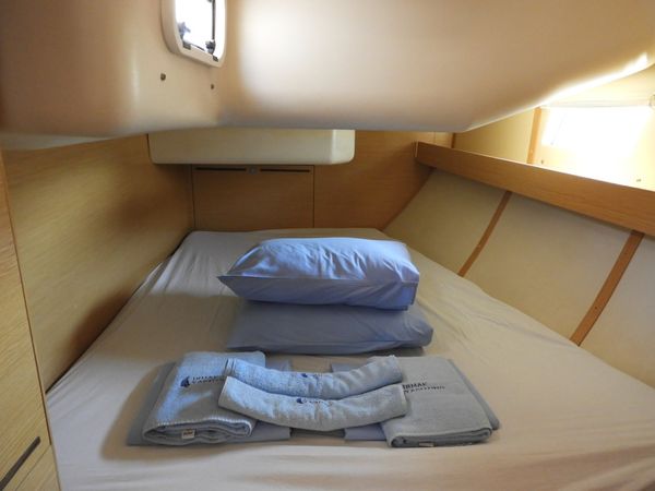 Elan 444 | Moon Shadow