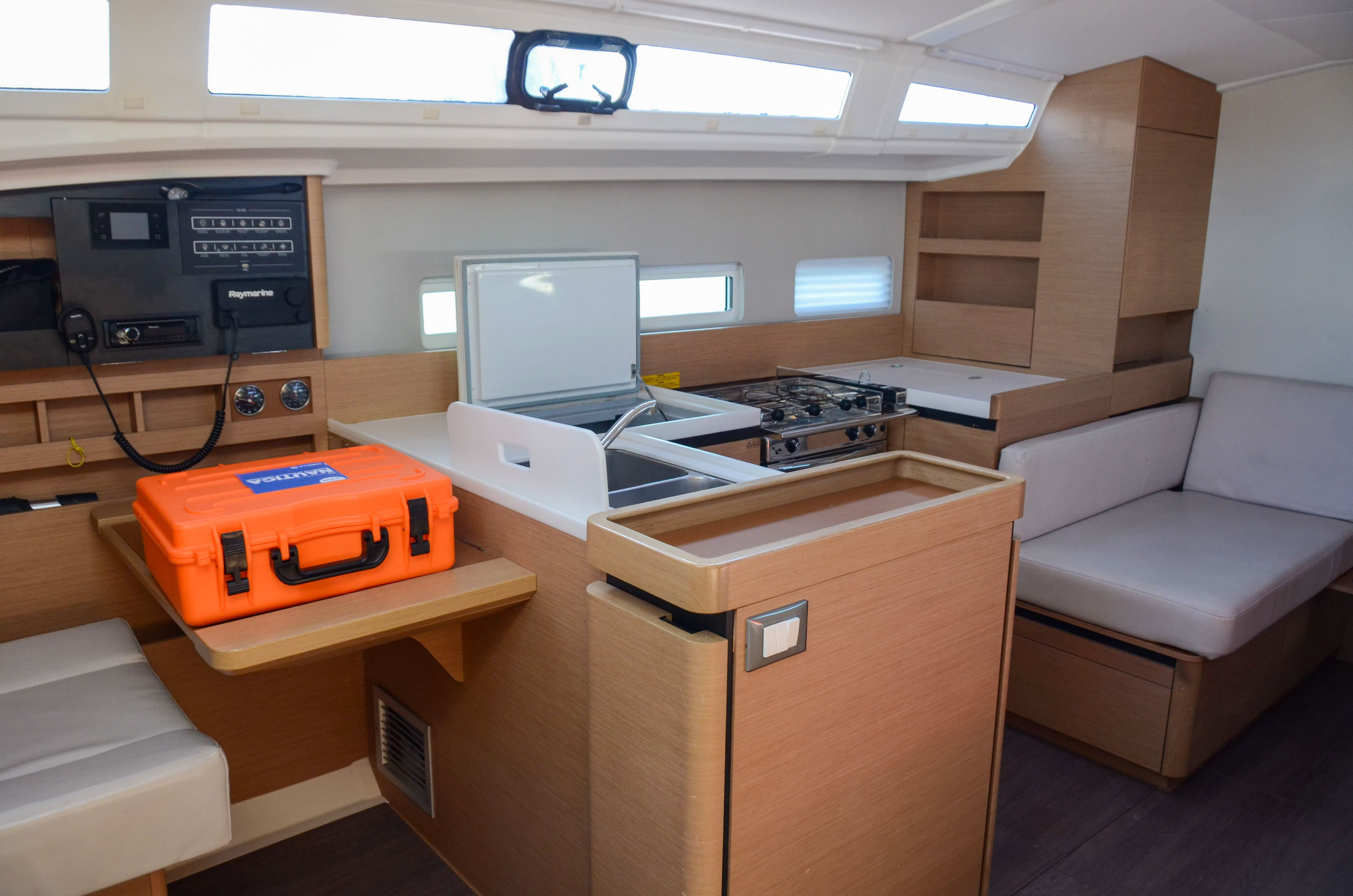 Jeanneau Sun Odyssey 410 | Bella