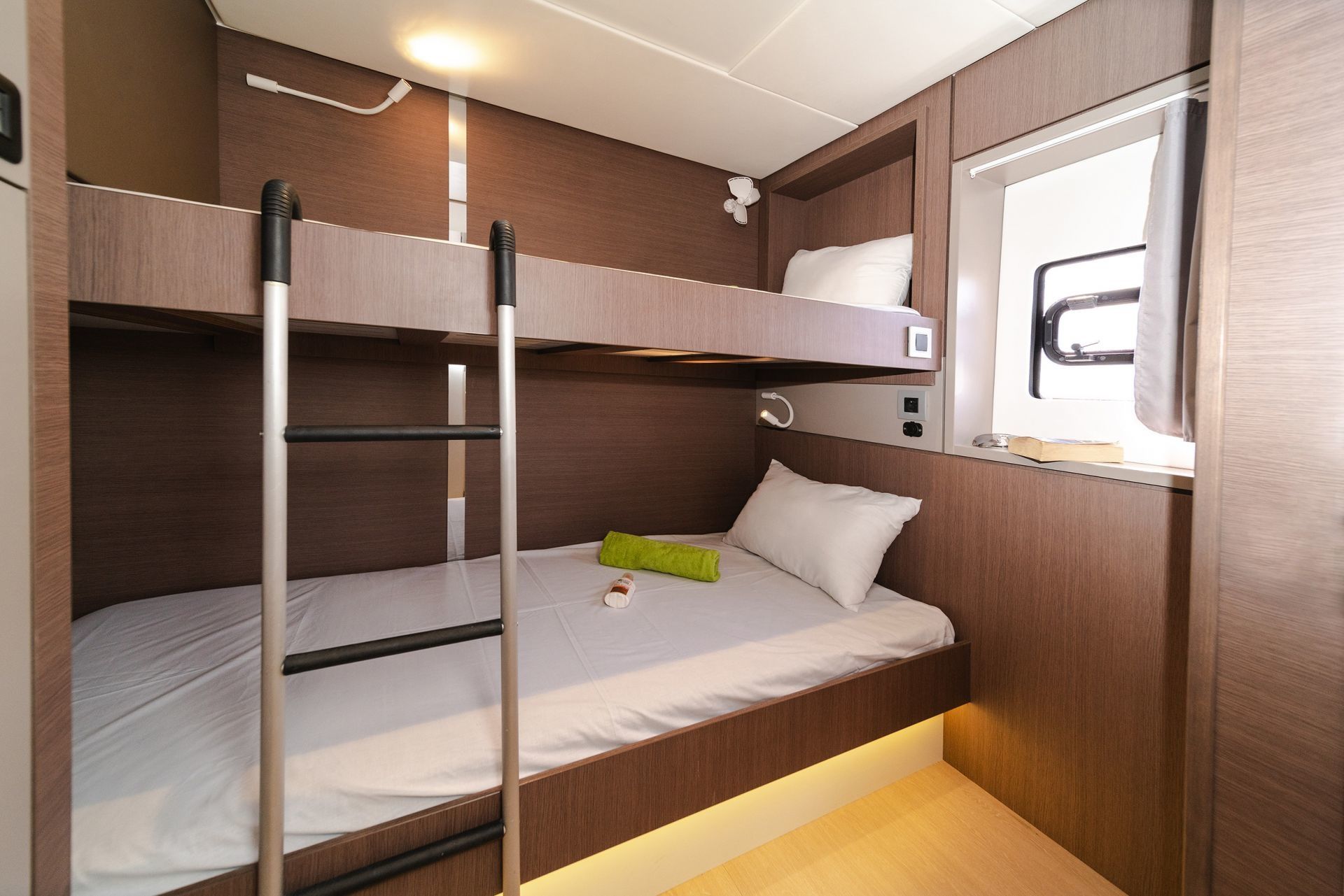 Bali 4.8 | About Time