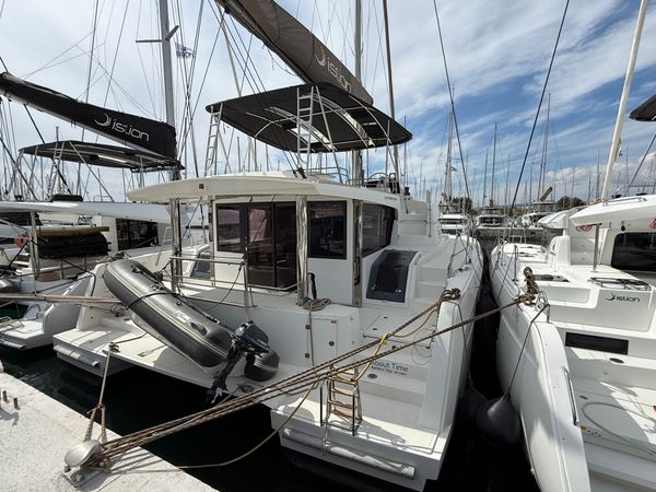 Bali 4.8 | About Time