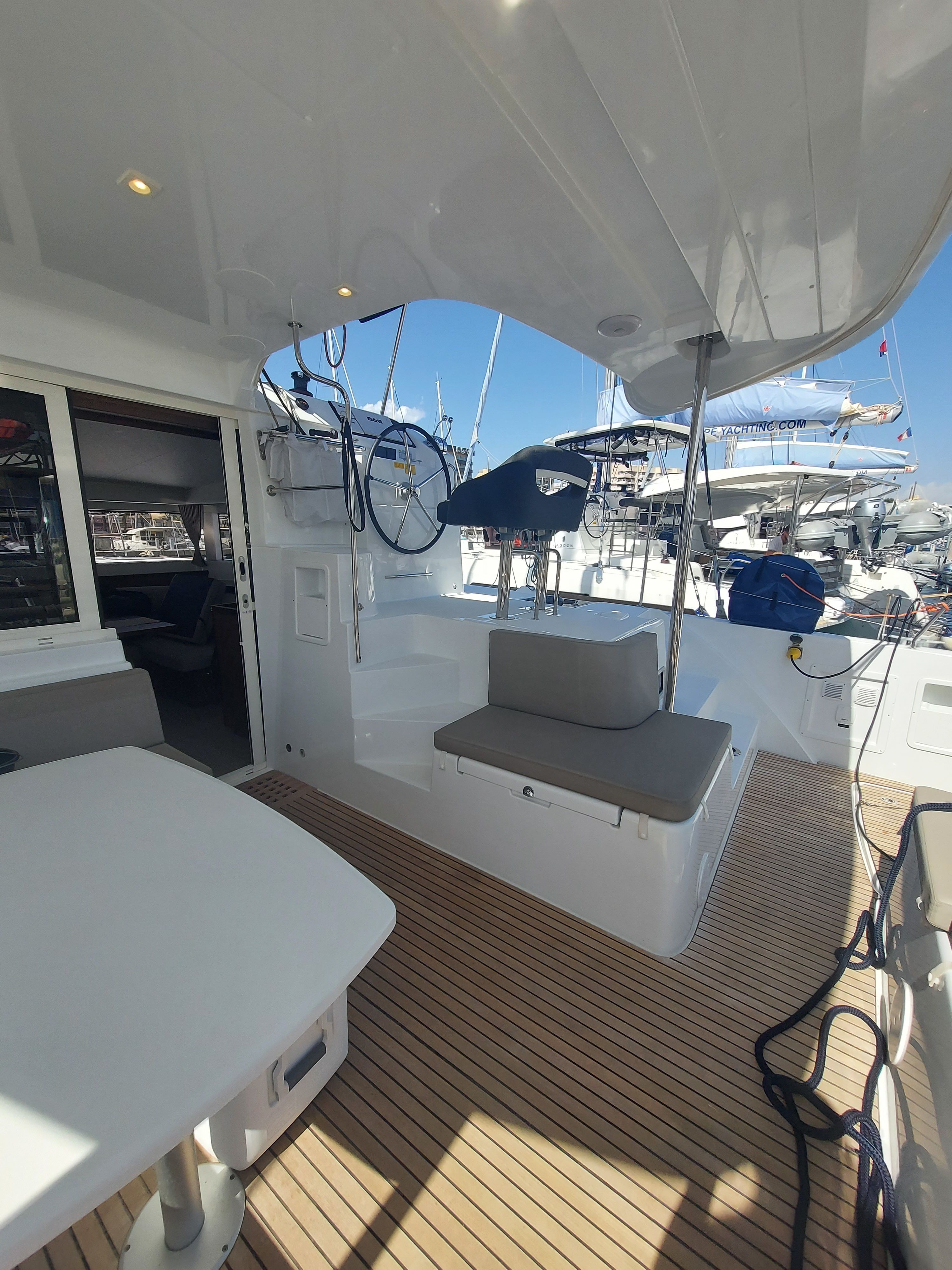 Lagoon 40 | The Dove