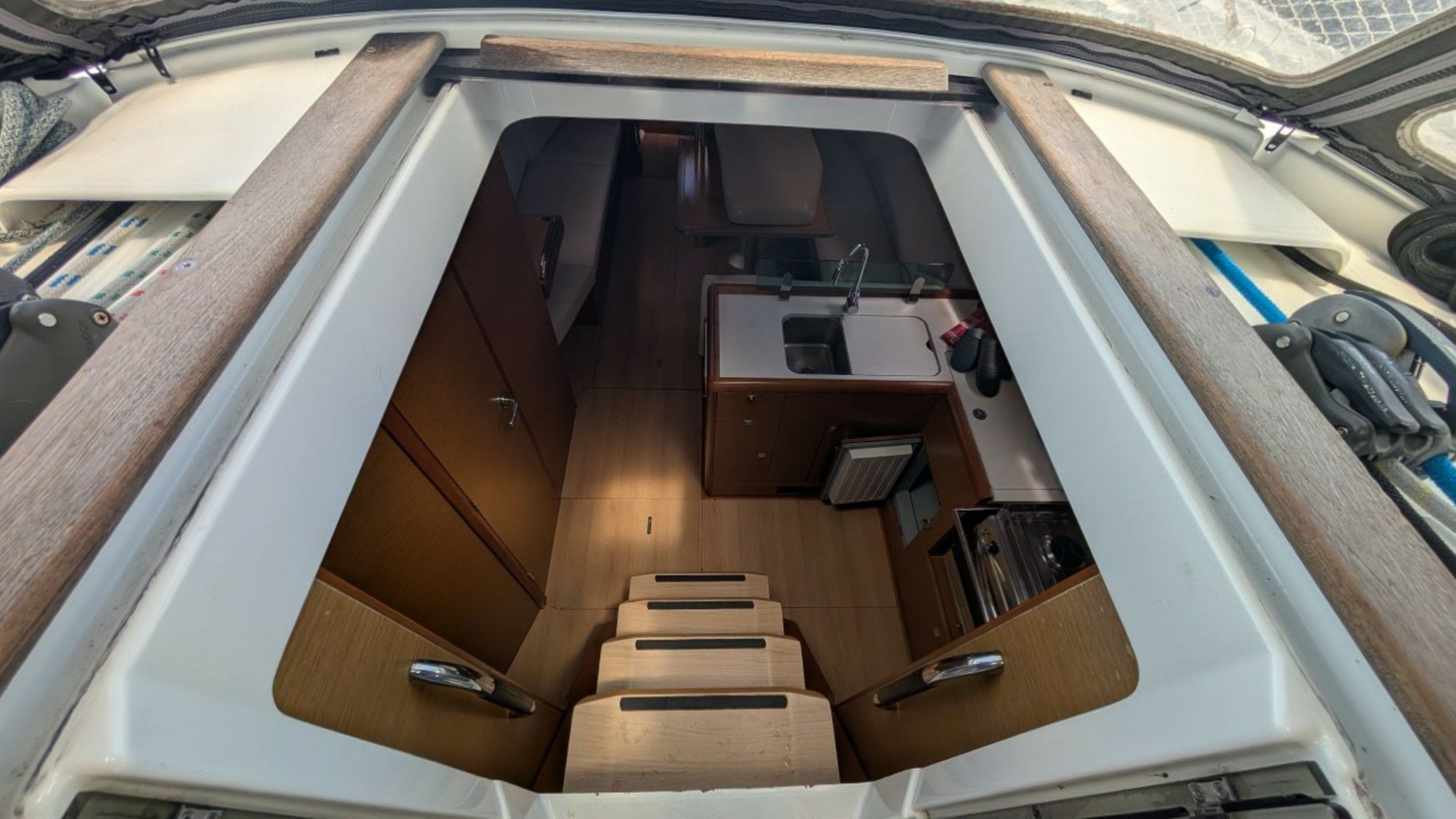 Jeanneau Sun Odyssey 389 | Viva Villa