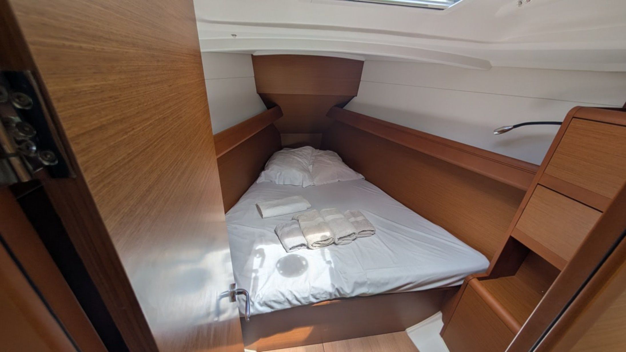 Jeanneau Sun Odyssey 389 | Viva Villa