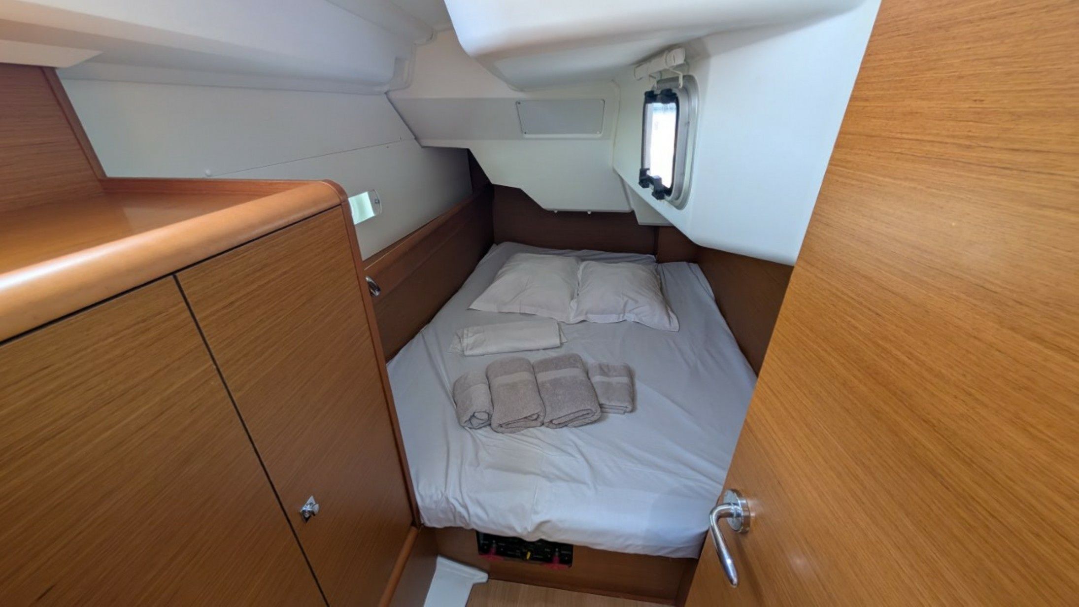 Jeanneau Sun Odyssey 389 | Viva Villa